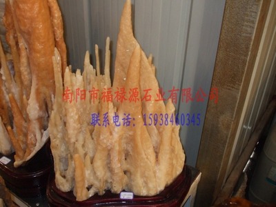 客厅钟乳石摆放