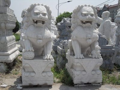 南阳市2.2米白色石狮子