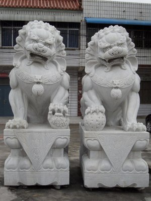 南阳市2.8米汉白玉石狮子