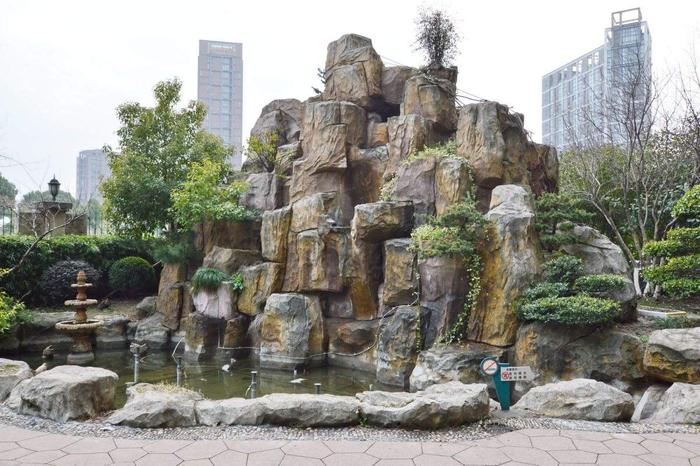 龟纹石假山图片展示